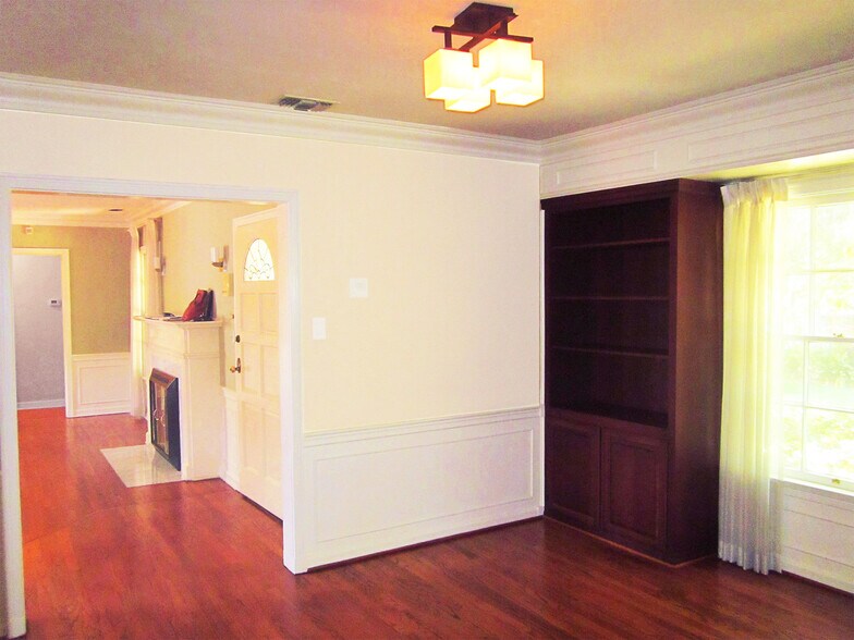 View from the Dining room to the Living room - 15341 Cohasset St