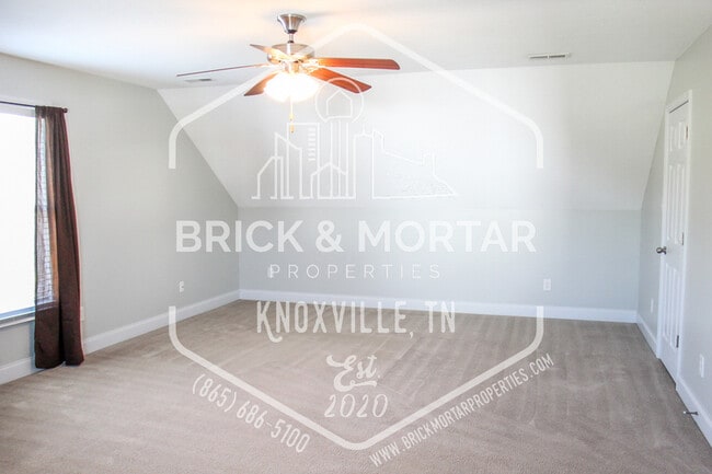 Building Photo - 5722 Rhyne Cove Ln