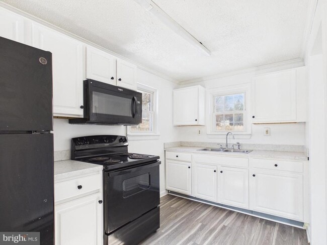 Building Photo - 629 Virginia Ave