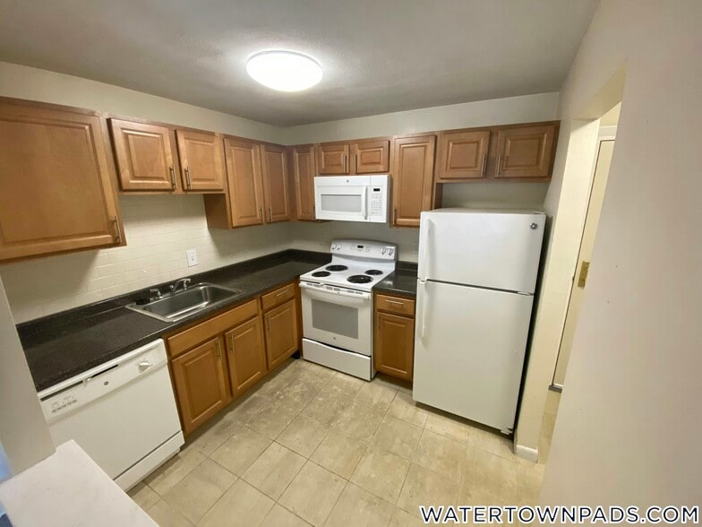 Building Photo - 245 Main St