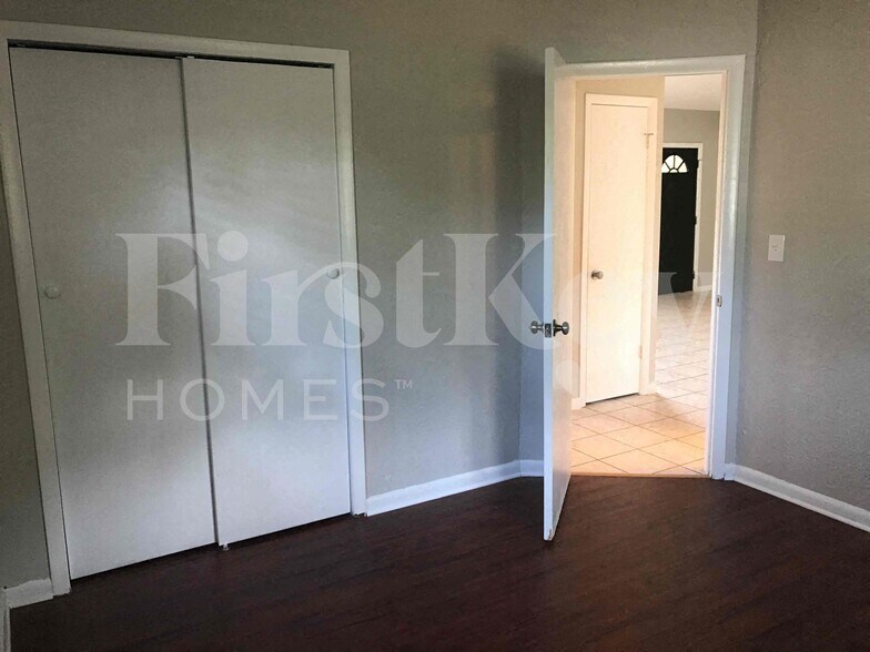 Building Photo - 6178 39th Ave N