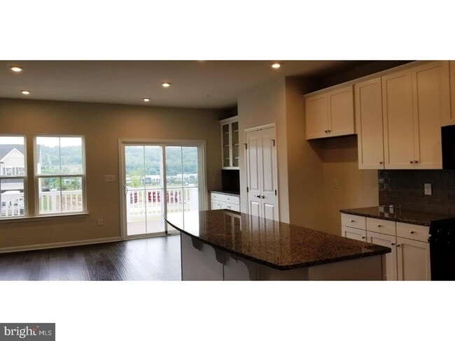 Building Photo - 510 Sapphire Dr