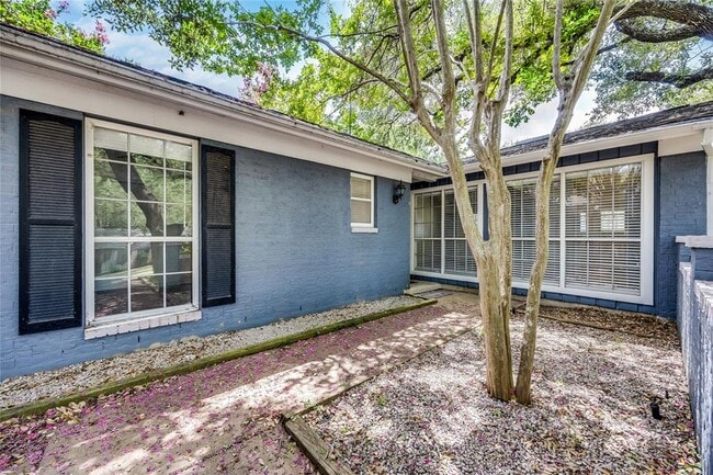 Building Photo - 8803 Westover Club Dr