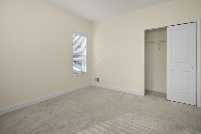 Building Photo - West Creek 3 Bedroom