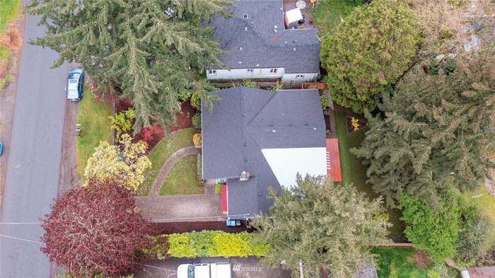 Building Photo - 15209 6th Ave NE