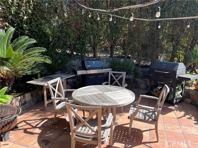 Building Photo - 845 Temple Hills Dr