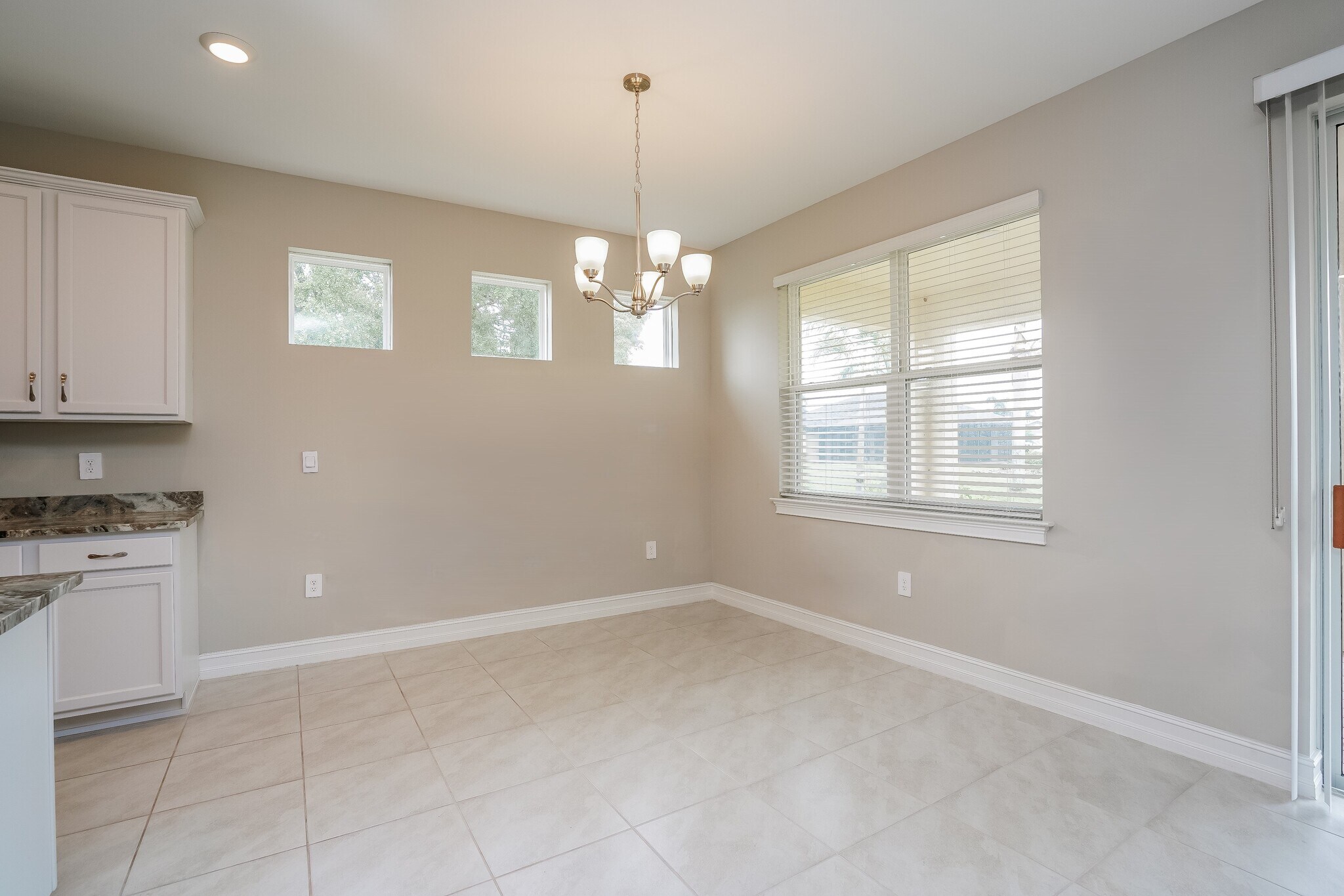 Building Photo - 603 Vinca Rosea