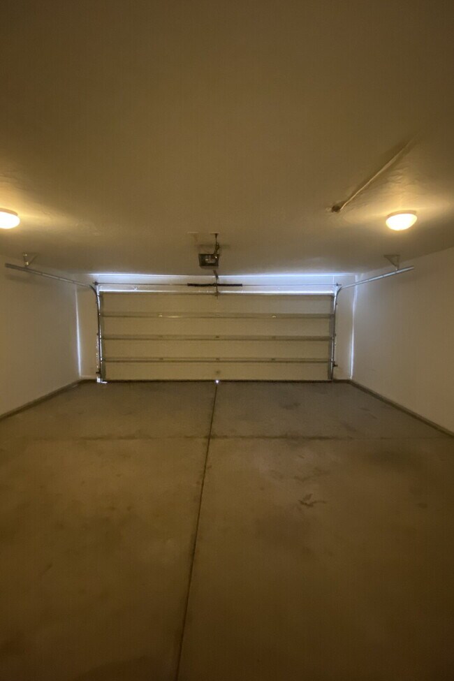 Building Photo - 2-Bed/2-Bath Townhouse in Saint George with 1300 Sq Ft of Comfortable Living Space