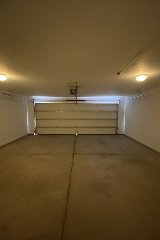 Building Photo - "Charming 2-Bed/2-Bath Townhouse in Prime Saint George Location with 1300 Sq Ft of Comfortable Li...