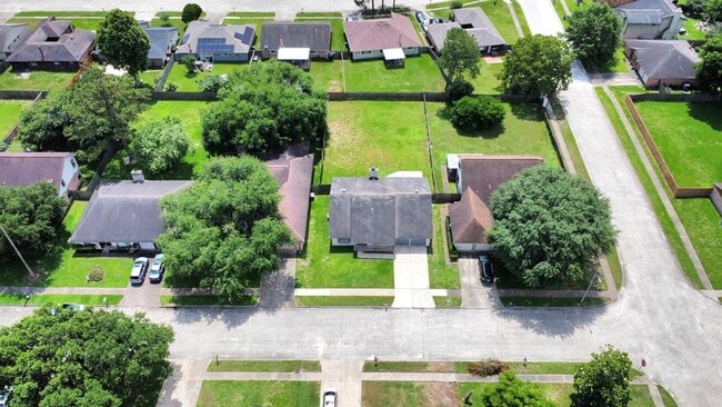 Building Photo - 17035 Quail Bend Dr