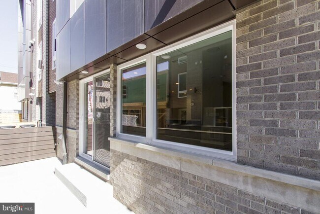 Building Photo - 712-14 S Sartain St