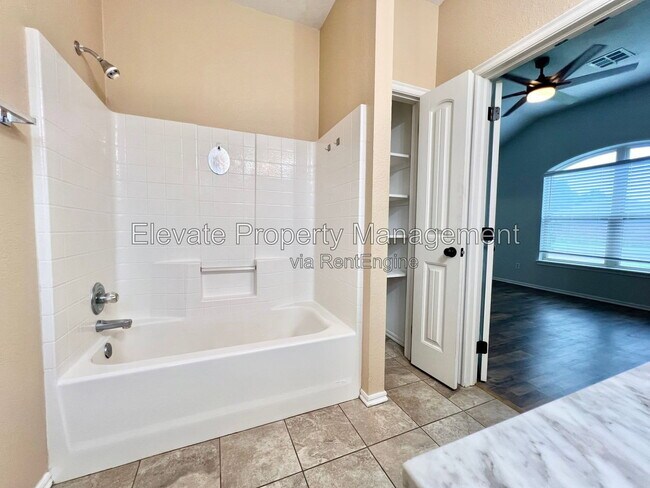 Building Photo - 16405 Otter Dr