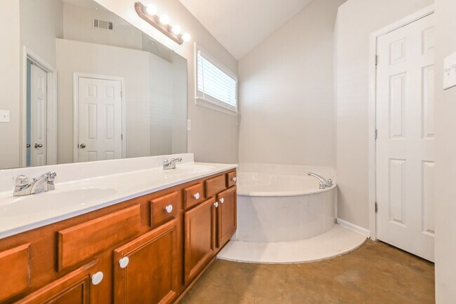Building Photo - 6951 Parkbrook Ln