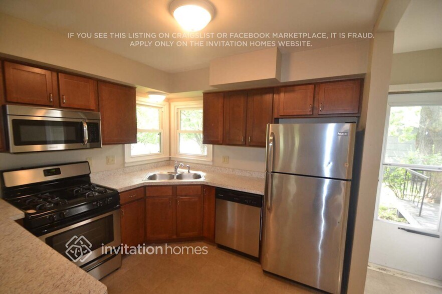 Building Photo - 6536 Arthur St NE