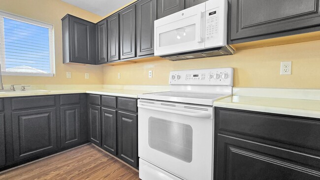 Building Photo - Newly remodeled interior! Excellent price!