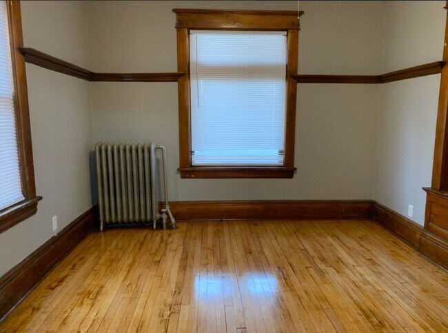 Building Photo - 3 Bedroom 1 Bathroom House in St.Paul!