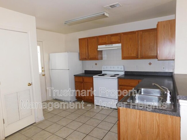 Building Photo - 707 S Amy Ln