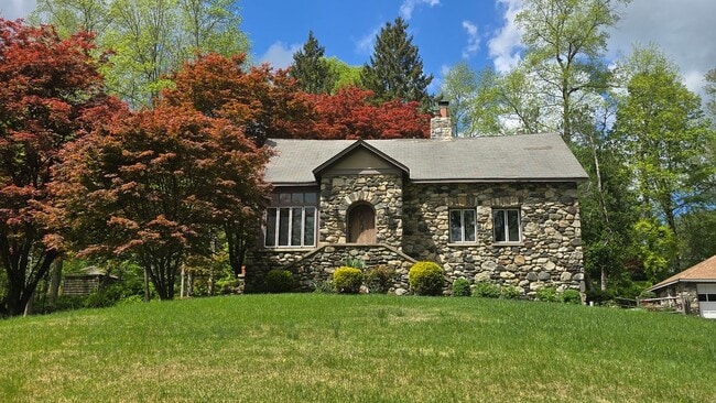 Building Photo - 85 Washington Rd