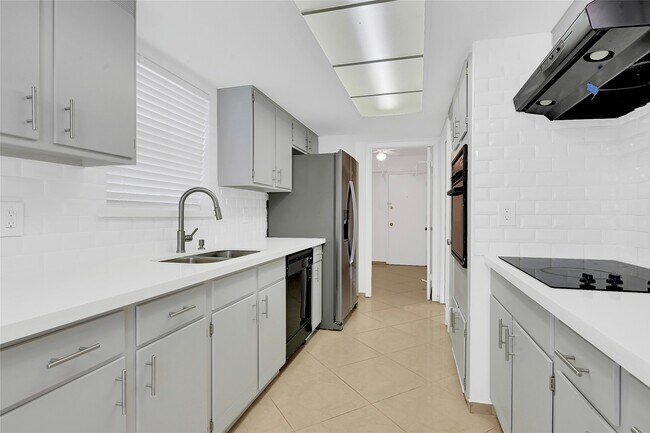 Building Photo - 8802 Tanager St