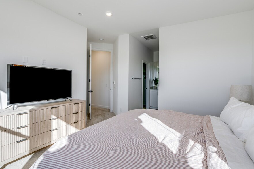 Building Photo - 414 Caliper Way