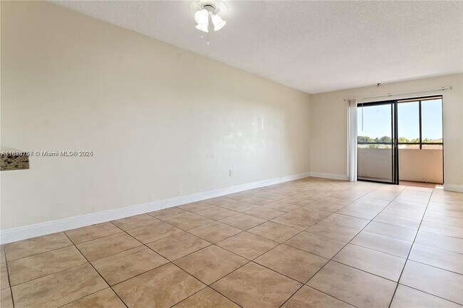 Building Photo - 880 NE 207th Terrace