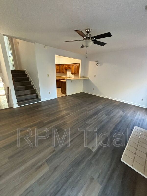 Building Photo - 610 Guy Ln