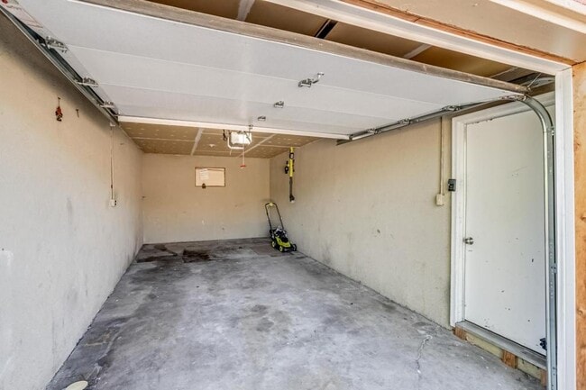 Building Photo - 9341 Hoffman Way