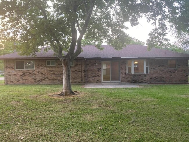 Building Photo - 105 Lazy Ln