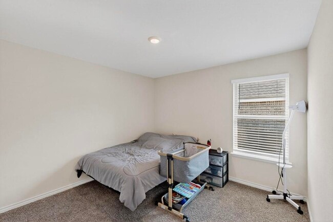 Building Photo - 504 Willow View Way