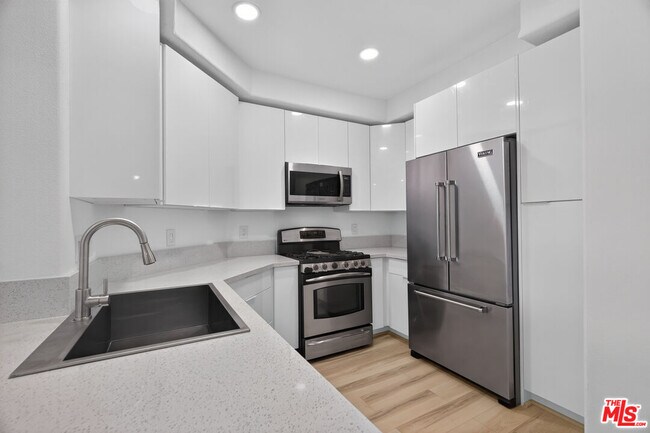Building Photo - 360 W Ave 26