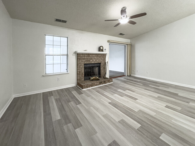 Building Photo - LOVELY STRAWBRIDGE HOME FOR RENT!!!