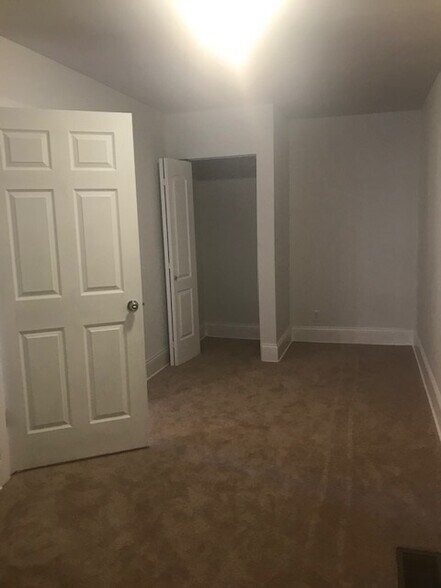 Building Photo - 1612 N Avers Ave