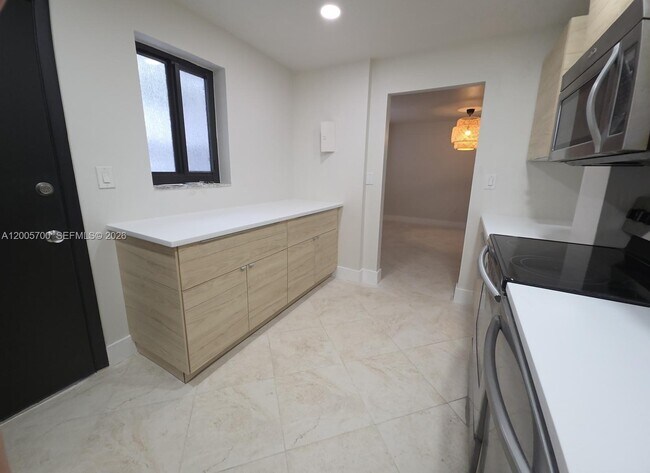 Building Photo - 250 Galen Dr