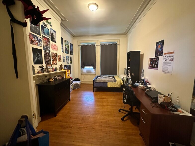 Building Photo - 4047 Spruce St