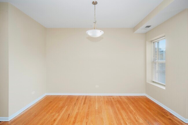 Building Photo - 1243 W Rosemont Ave