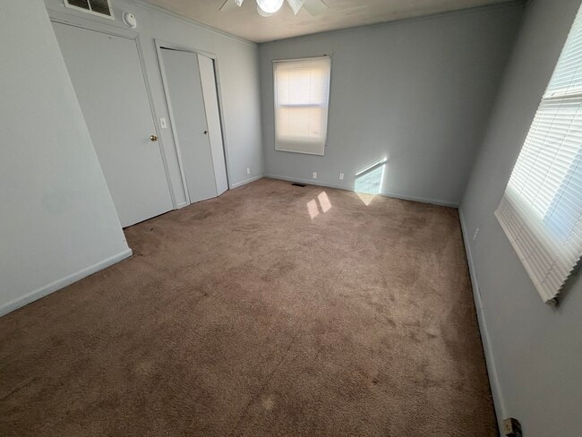 Building Photo - 1605 Crestview-