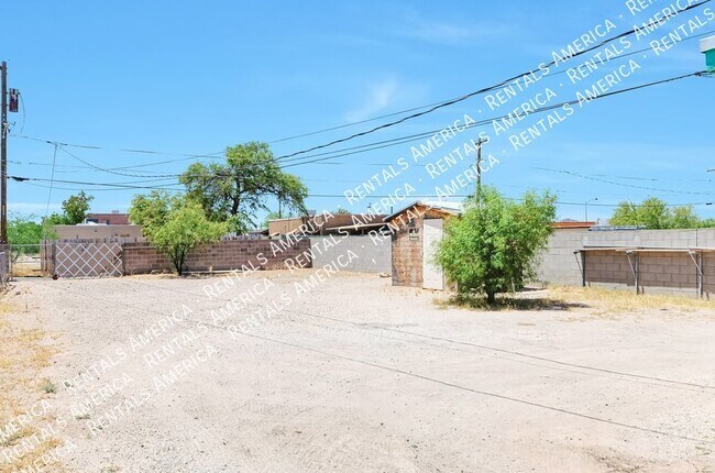 Building Photo - 219 W 28th St