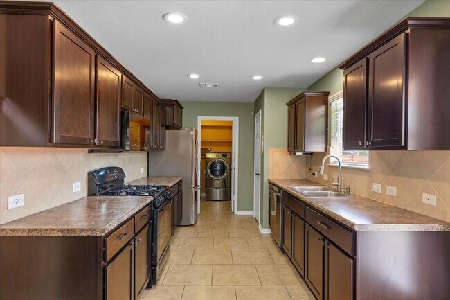 Building Photo - 316 Wildcat Dr