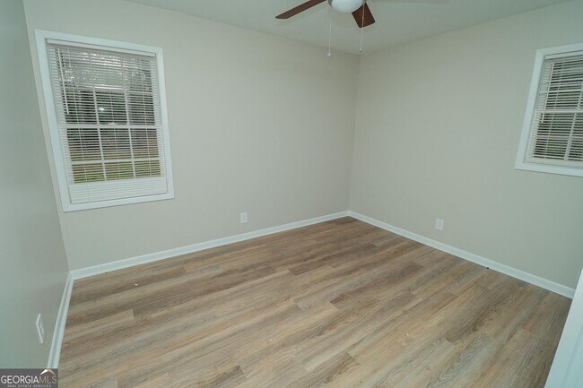 Building Photo - 3323 Victory Ct E