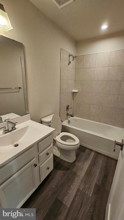 Building Photo - 2055 Rivers Dr