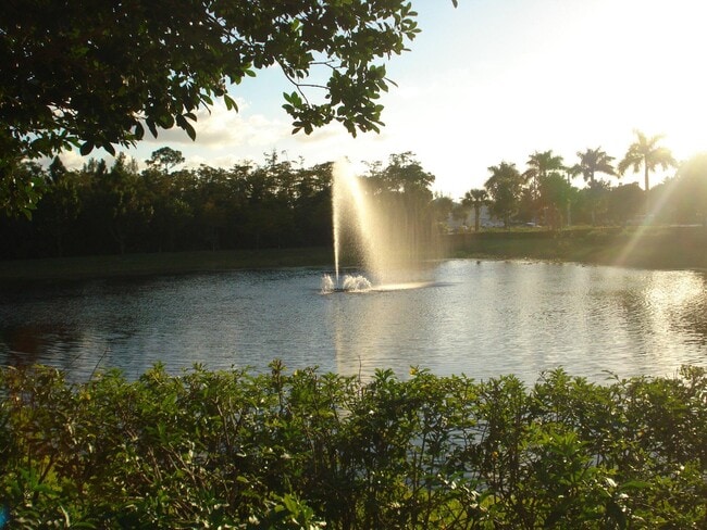 Building Photo - 1700 Crestwood Ct S