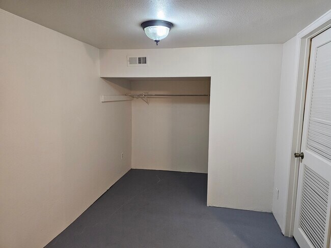 Building Photo - 1162 Cree Dr