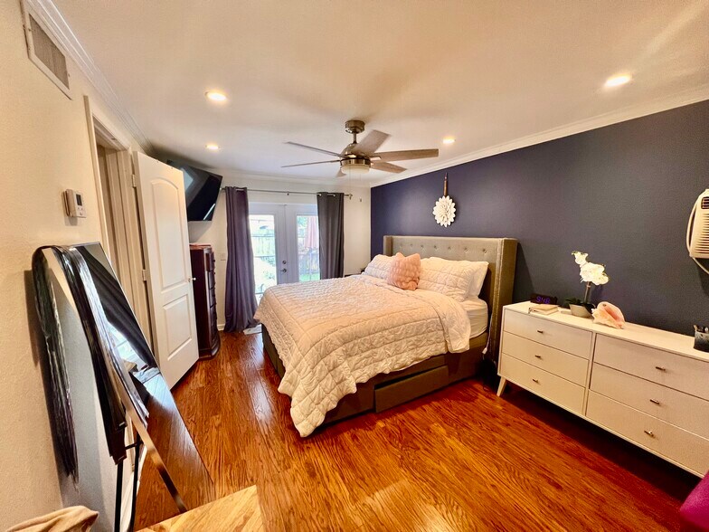 Building Photo - 723 W Palm St