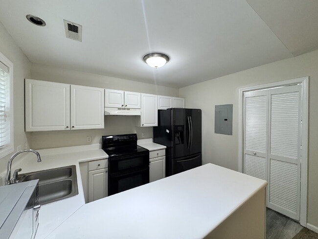 Building Photo - Beautiful 2 Bedroom Condo in Cary!