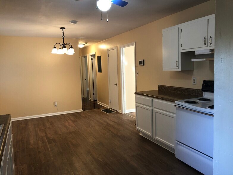 Building Photo - 1846 Colony Dr