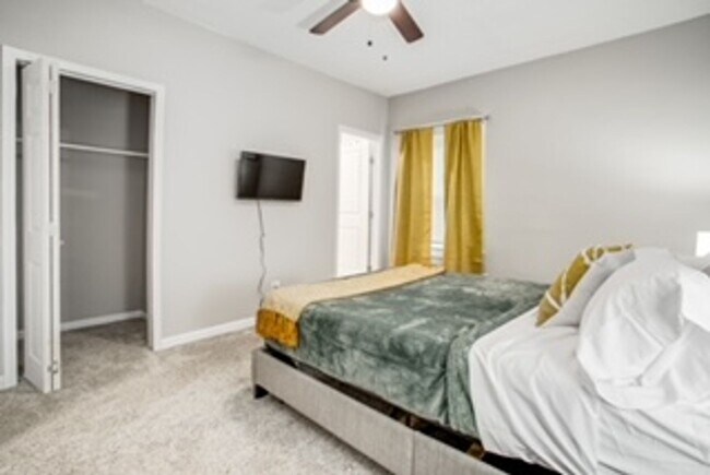 Building Photo - **Pendleton Heights Neighborhood**Newly remodeled 3/2 Bath Furnished Option Avaliable