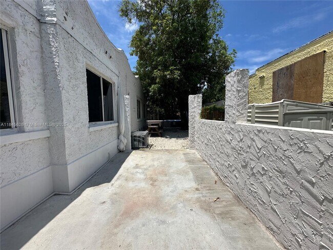 Building Photo - 267 NW 33rd St