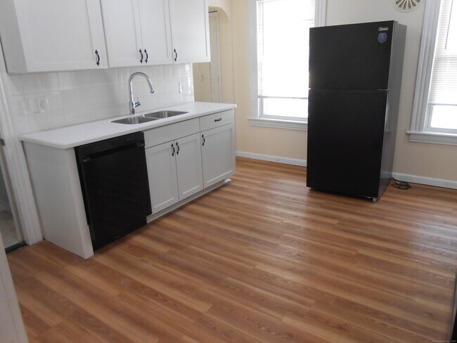 Building Photo - 1537 W Broad St