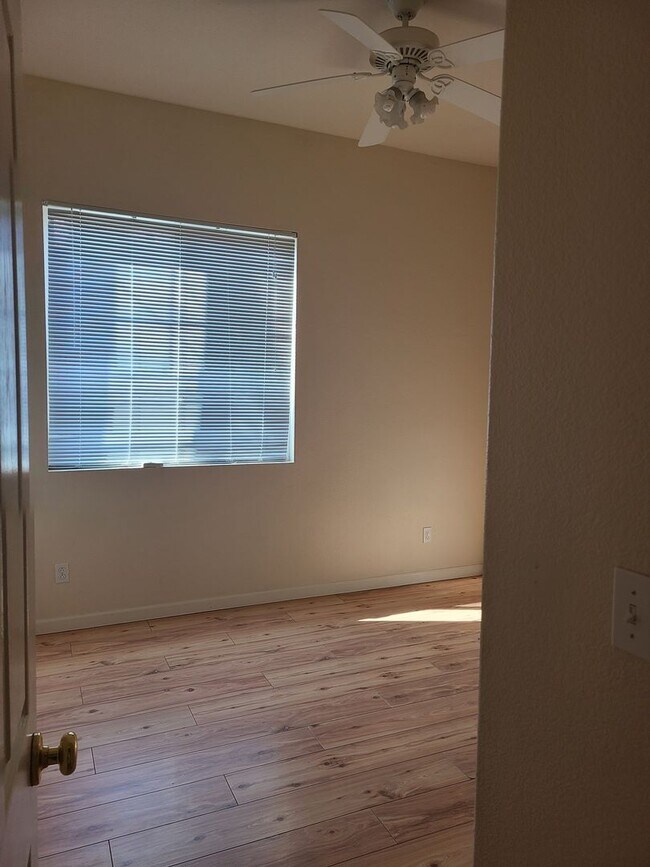 Building Photo - Willow Springs 4 Bdrm, 3 Bath