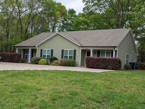 Building Photo - 128 Mackwood Rd